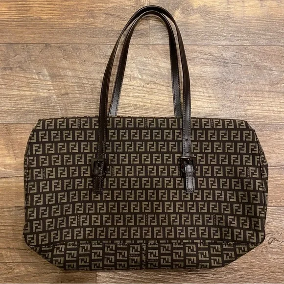 VINTAGE Fendi PRISTINE Printed Clutch Tote Purse 👜 Mini Duffel Shoulder Bag - Picture 4 of 6